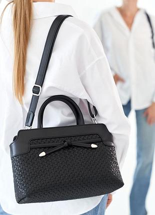 Черная кожаная сумка плетенная