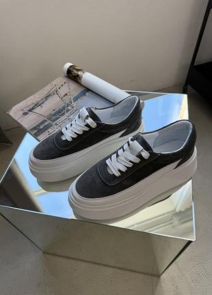 Кросівки шкіряні