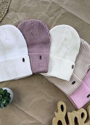 Шапка с золотым сердечком