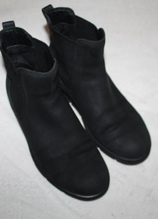 Демісезонні черевики фірми ecco 37 розмір по устілці 23,5 см. вся устілка з загибом на пятку 24,2 см.