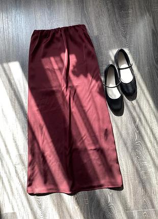 Атласна спідниця