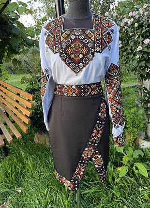 Вишитий костюм