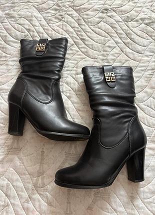 Зимние женские ботинки