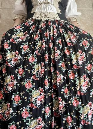 Розкішна довга спідниця максі довжини в квітковий принт на чорному фоні 100% віскоза в стилі ретро вінтаж котеджкор cottagecore vintage stories