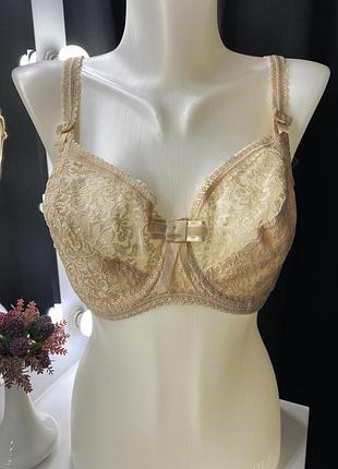 Бюстгальтер жіночий