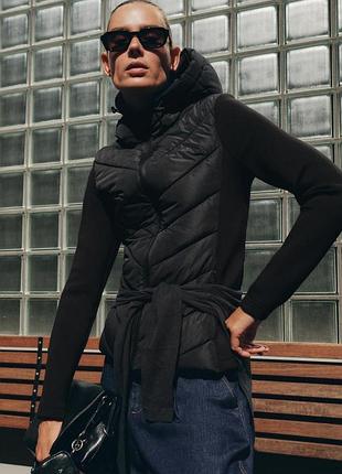 Контрастна стьобана куртка