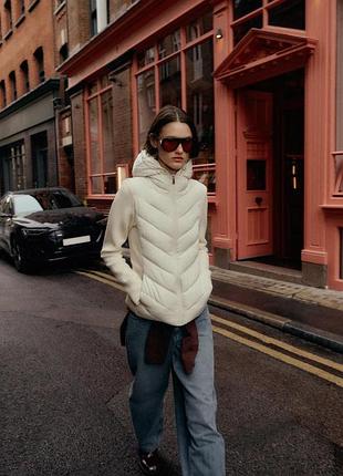 Контрастна стьобана куртка