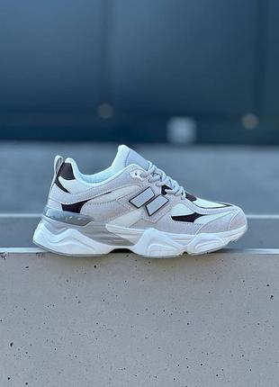 Женские кроссовки