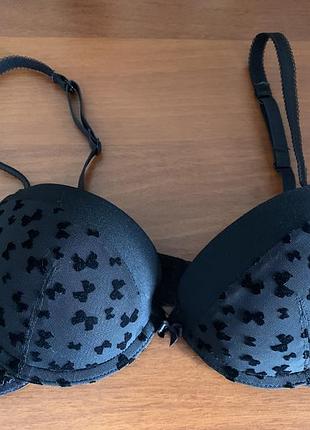 Бюстгальтер з невеликим пуш -ап. сток
