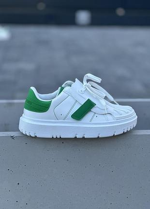 Жіночі кросівки