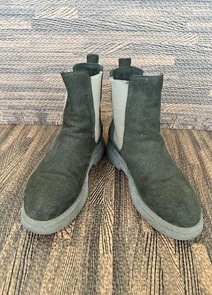 Жіночі замшеві черевики в актуальному цього сезону кольорі - оливка, 37 розмір