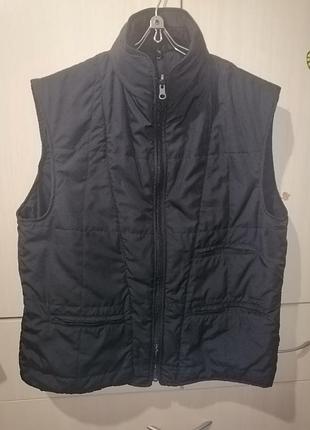 Черный жилет