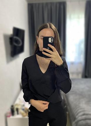 Блуза з v вирізом, підійде на розмір м