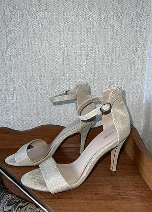 Босоніжки😍