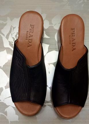 Женские шлепанцы