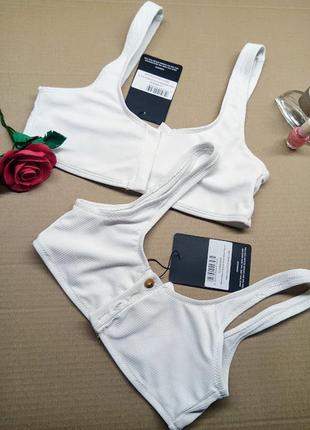 Кроп топ бикини лиф на пуговицах в рубчик  prettylittlething