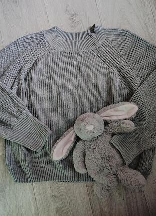 Базовый серый свитер в рубчик на осень.