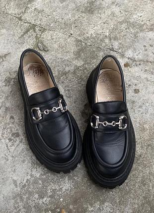 Шкіряні лофери на платформі