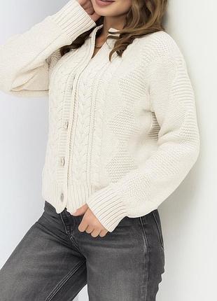 Женский в "язаный кардиган на пуговицах, белого цвета, фактурной в"ки косами. размер 42-44