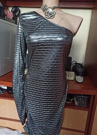 Мини вечернее платье с металлической драпировкой