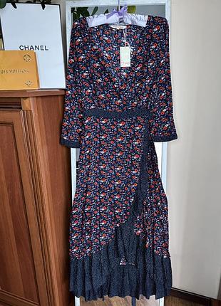 Стильное платье миди на запах