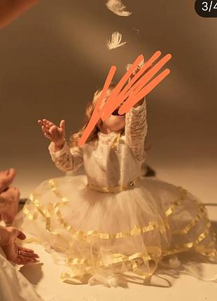 Дуже пишна фатинова сукня для дівчинки,біла в ідеальному стані,тільки для фото використали,заміри на фото,підійде на 2-2.8роки