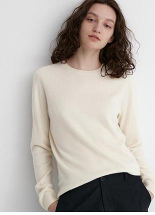 Кашемировый джемпер свитер uniqlo кремового цвета 100% кашемир