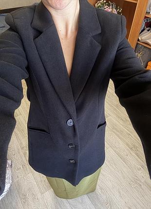 Чорне кашемірове пальто