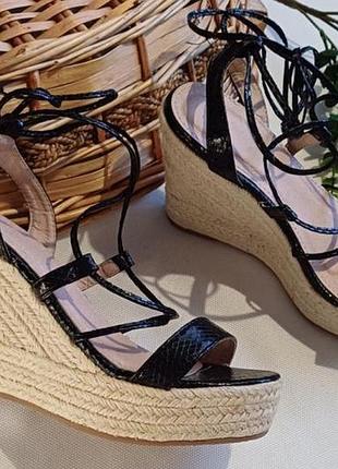 Босоніжки жіночі