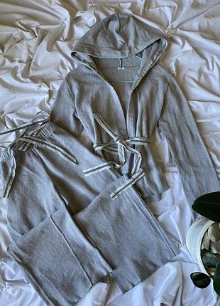 Изысканный костюм benetton хс-с