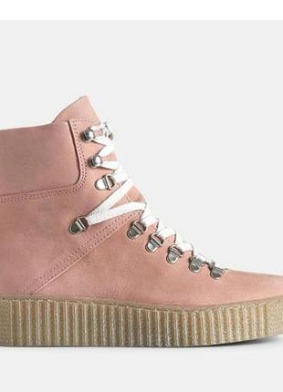 Снікерси черевики agda