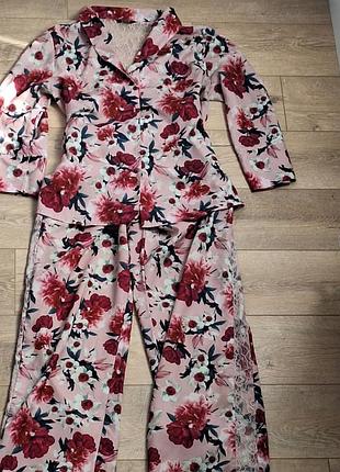 Літній жіночий костюм