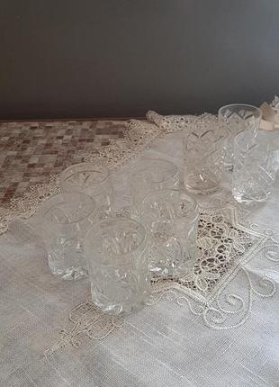 Набор хрустящих рюмок.