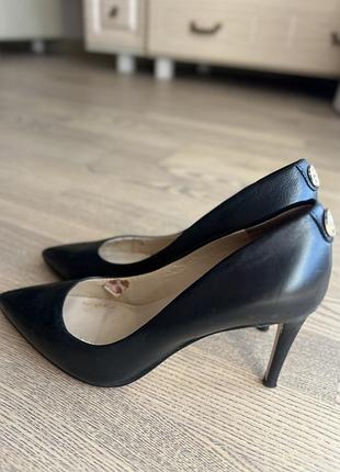 Жіночі туфлі guess 36 розмір шкіра