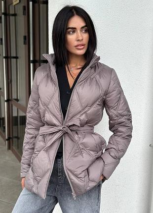 Женская куртка со съемным капюшоном