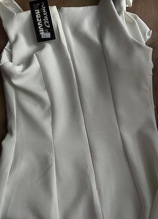 Біла сукня футляр