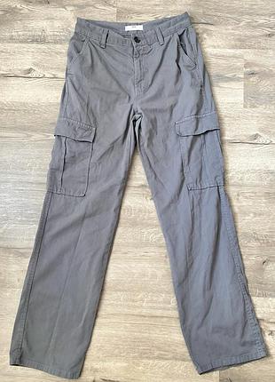 Сірі штани карго stradivarius