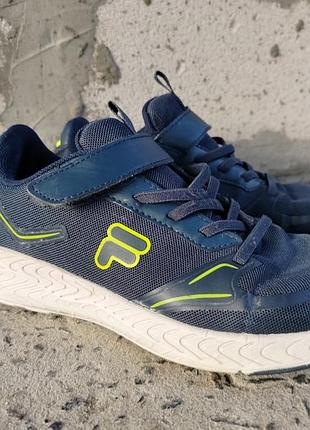 Кроссовки фирменные