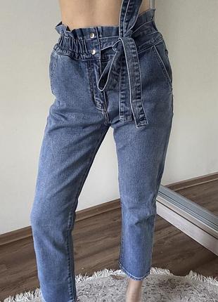 Жігочі джинси із завʼязкою на поясі