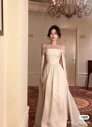 Роскошное вечернее платье из королевского атласа