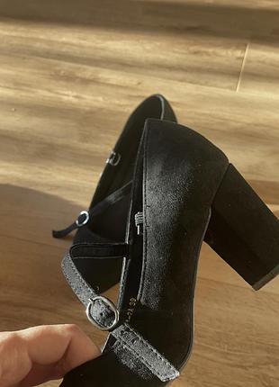 Замшеві туфлі на каблуку