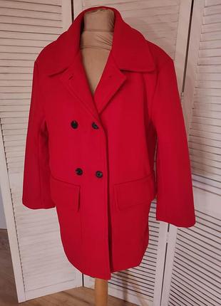 Червоне пальто
