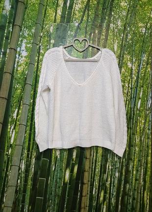 Белый женский свитер с вырезом pull &amp; bear