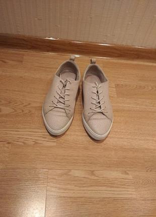 Продам спортивные туфли фирмы ессо.