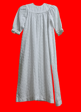 Платье вышитое