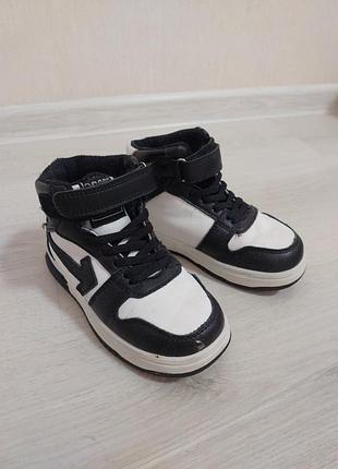 Утепленные кроссовки