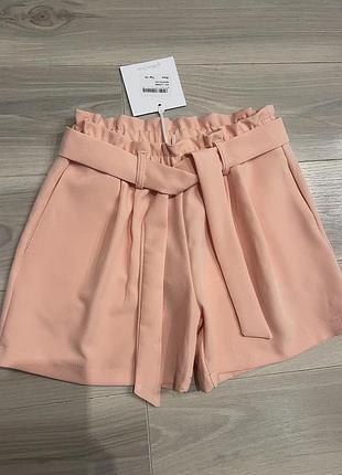Красиві літні шорти на дівчинку 7-8 років.