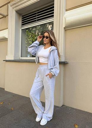 Жіночий брючний прогулянковий костюм