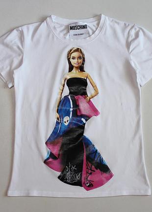 Стильна футболка з принтом барбі / barbie від moschino couture