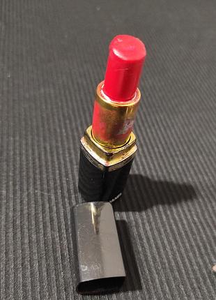 Помада для губ алого цвета chanel